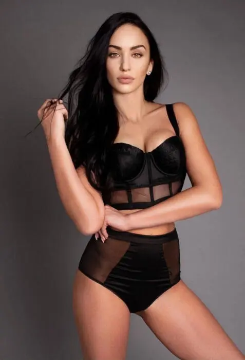 Escort Model Nika