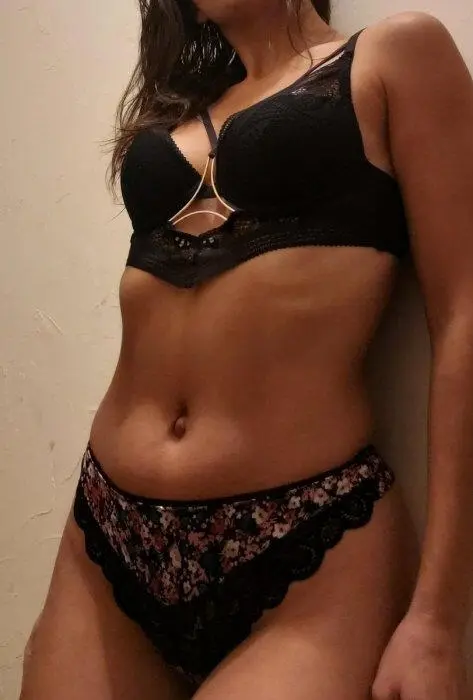 Escort Model Petite Deesse