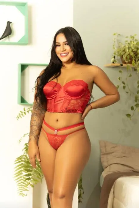 Escort Model Ravenna Zahir